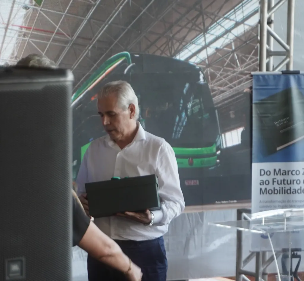 Edmundo Pinheiro no terminal Padre Pelágio em Goiânia (Divulgação)